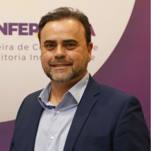 Adriano Thomé