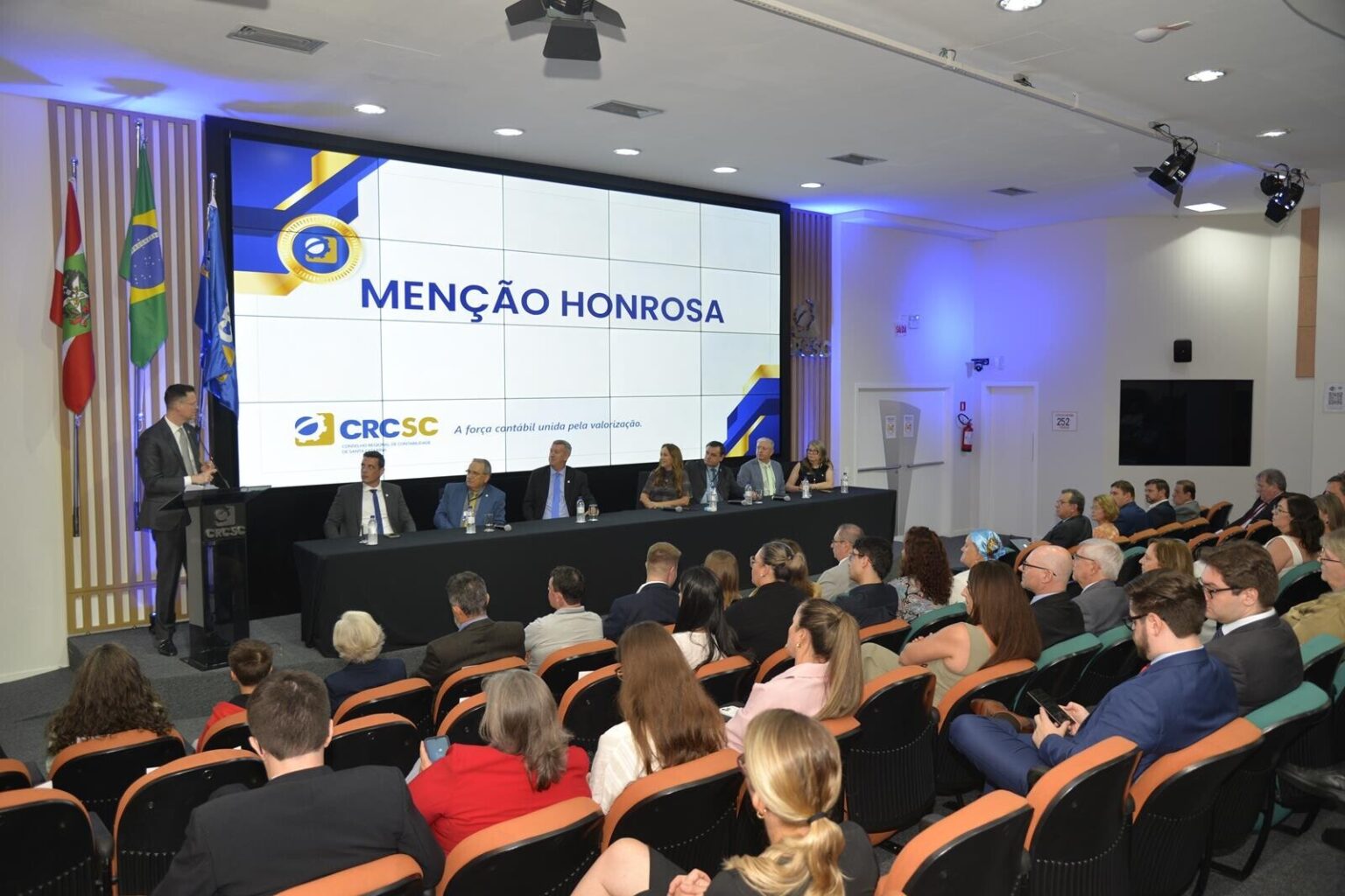 Presidente do Ibracon recebe Menção Honrosa no Prêmio Destaques da ...